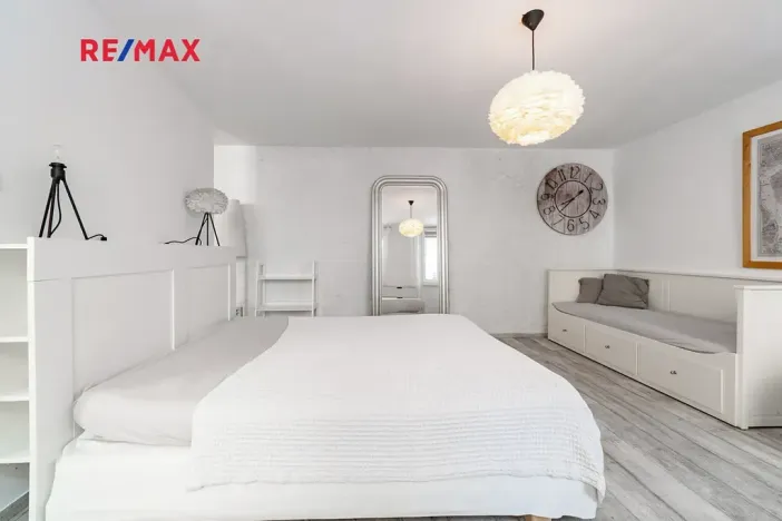 Prodej obchodního prostoru, Praha - Karlín, Pernerova, 60 m2