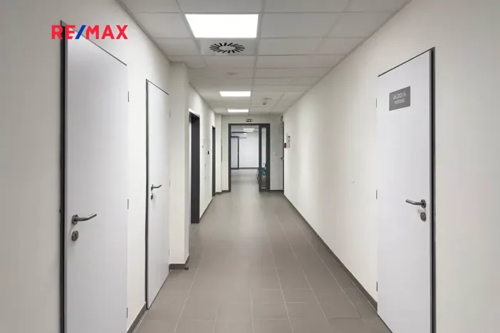 Pronájem ordinace, Milovice, Spojovací, 64 m2