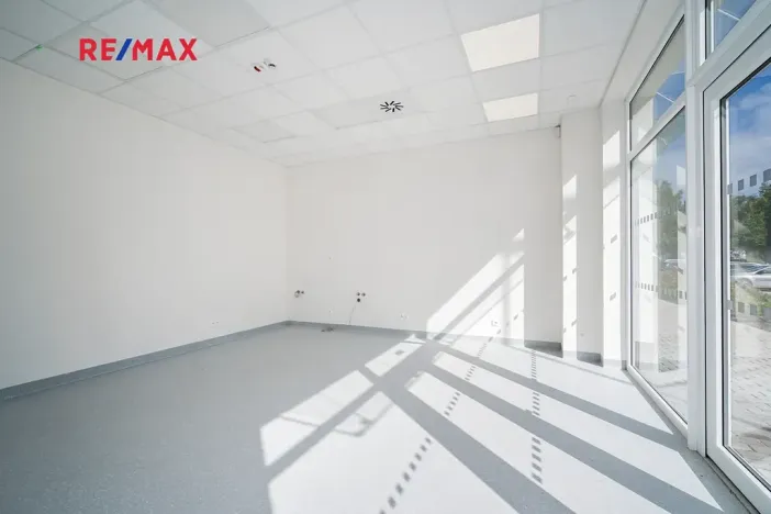 Pronájem ordinace, Milovice, Spojovací, 41 m2