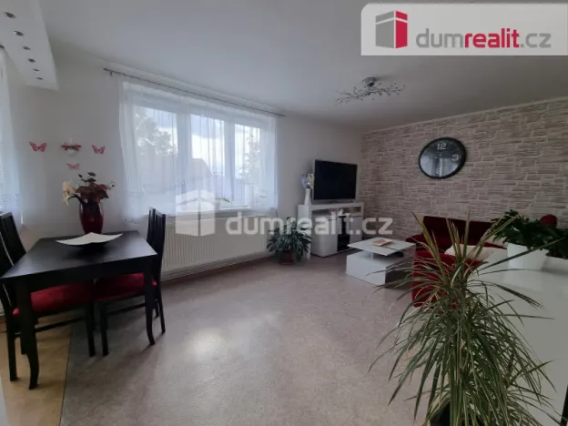 Pronájem bytu 3+1, Lošany, 80 m2