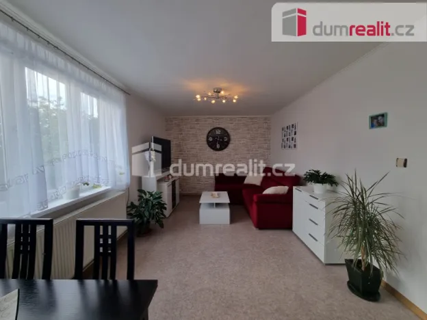 Pronájem bytu 3+1, Lošany, 80 m2