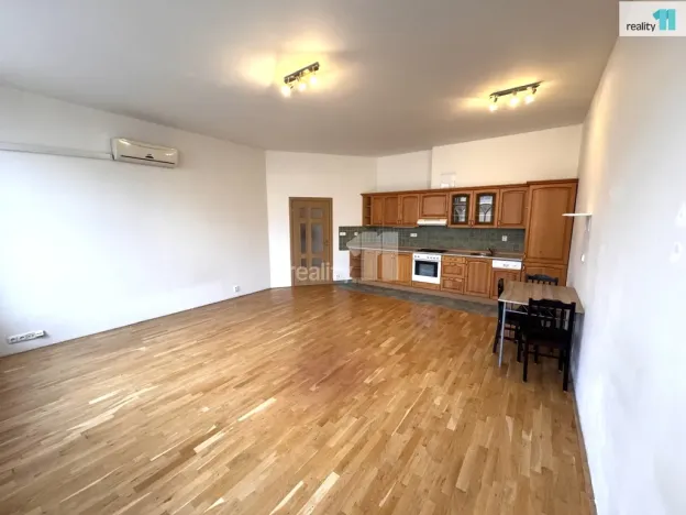 Pronájem bytu 2+kk, Praha - Vysočany, Kolbenova, 82 m2