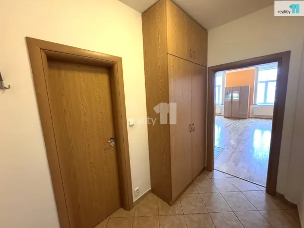 Pronájem bytu 1+kk, Praha - Vysočany, Kolbenova, 43 m2