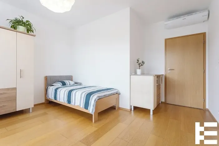 Pronájem bytu 3+kk, Praha - Hloubětín, Nademlejnská, 92 m2