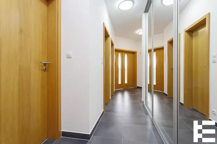 Pronájem bytu 3+kk, Praha - Hloubětín, Nademlejnská, 92 m2