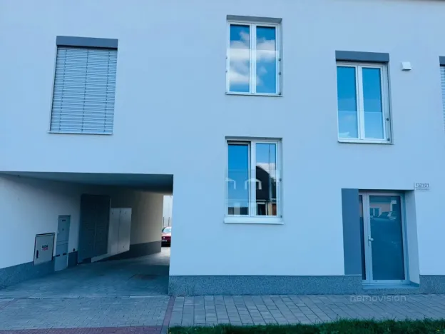 Pronájem garážového stání, Brno - Černovice, Faměrovo náměstí, 13 m2