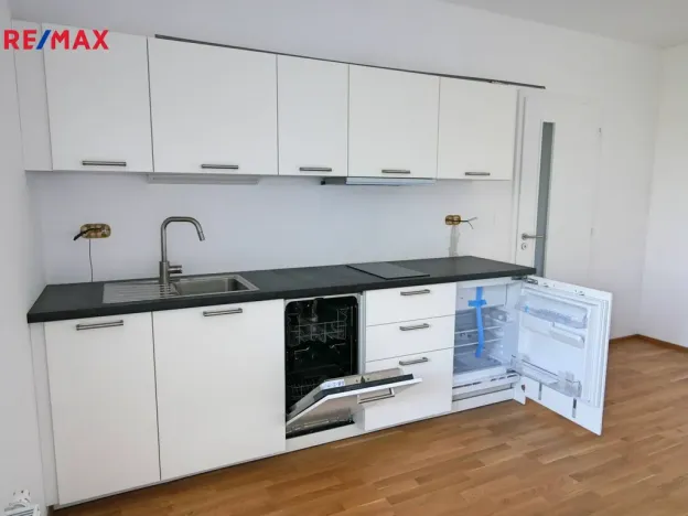 Pronájem bytu 1+kk, Praha, Hadovitá, 38 m2