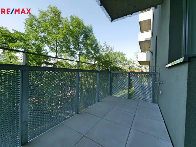 Pronájem bytu 1+kk, Praha, Hadovitá, 38 m2