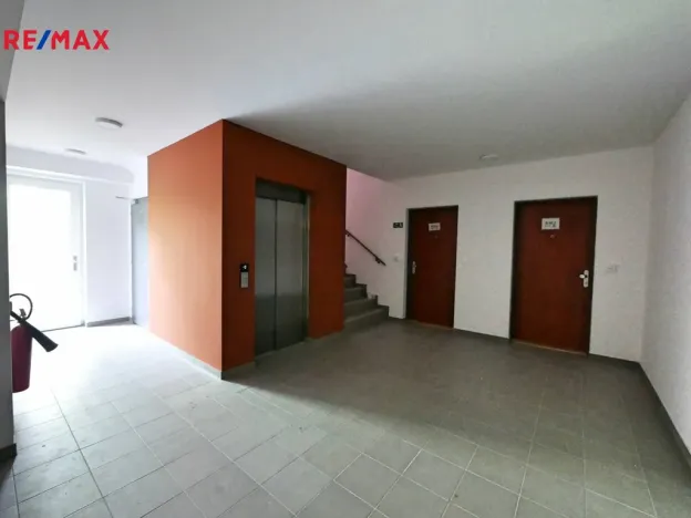 Pronájem bytu 1+kk, Praha, Hadovitá, 38 m2