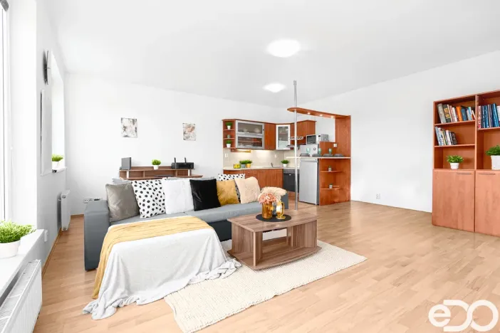 Prodej bytu 2+kk, Praha, Místecká, 49 m2