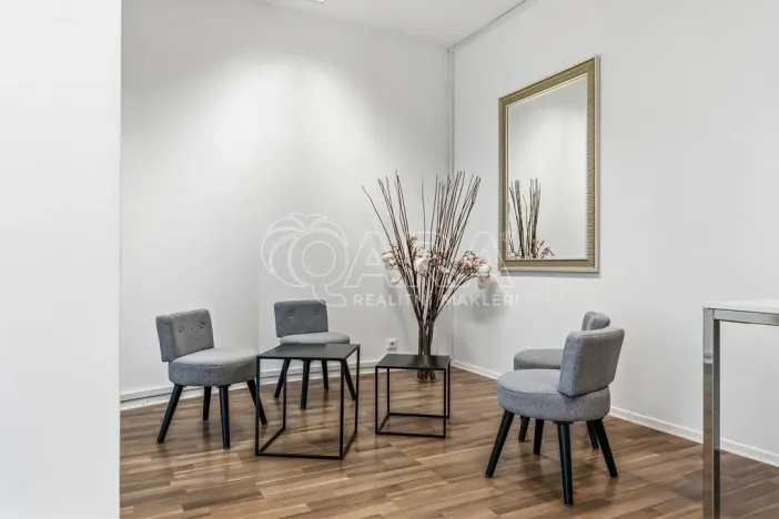 Pronájem kanceláře, Praha - Kobylisy, Nad Šutkou, 58 m2