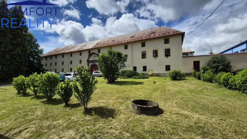 Prodej komerční nemovitosti, Suchdol nad Odrou, Komenského, 1900 m2