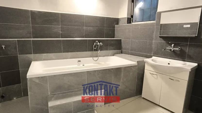 Pronájem obchodního prostoru, Kaplice, Tržní, 142 m2