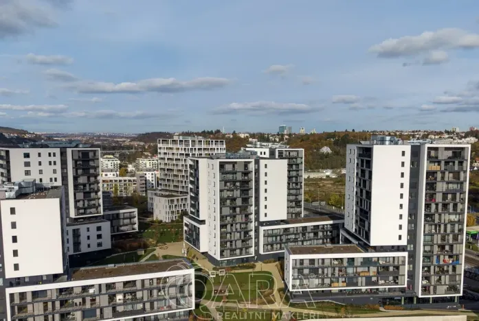 Pronájem garážového stání, Praha - Modřany, Mezi vodami, 13 m2