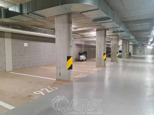 Pronájem garážového stání, Praha - Modřany, Mezi vodami, 13 m2