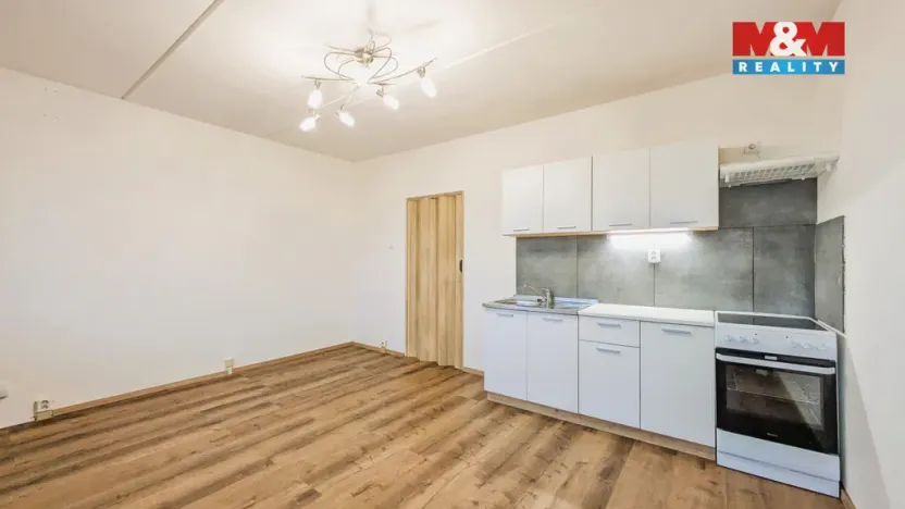 Pronájem bytu 1+kk, Praha - Troja, Svídnická, 28 m2
