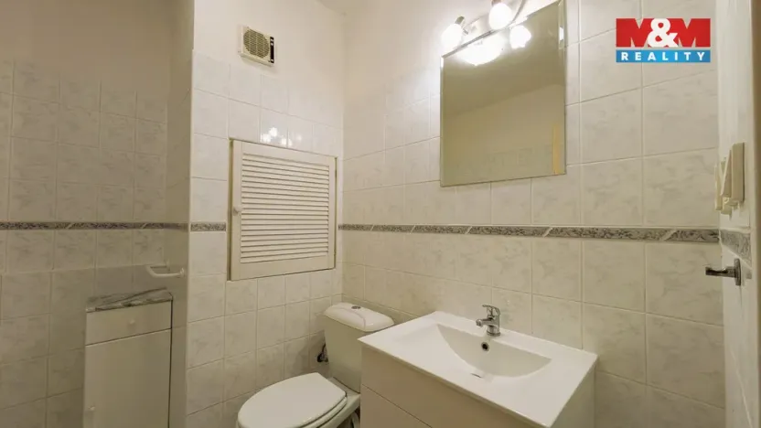 Pronájem bytu 1+kk, Praha - Troja, Svídnická, 28 m2