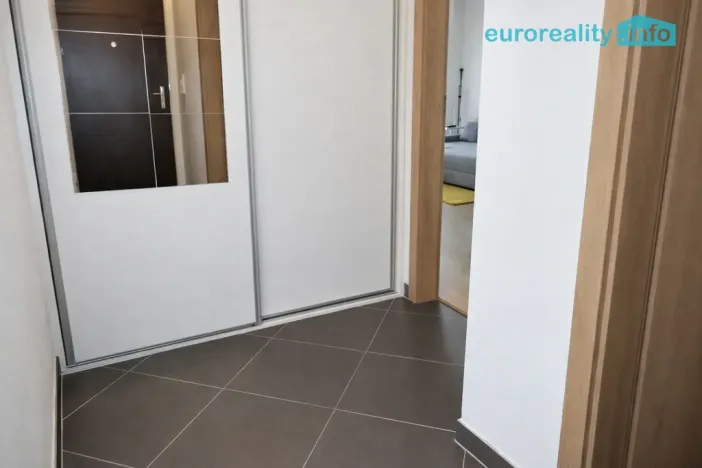 Pronájem bytu 2+kk, Praha, Toufarova, 53 m2