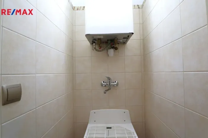 Pronájem obchodního prostoru, Karlovy Vary, Jugoslávská, 31 m2