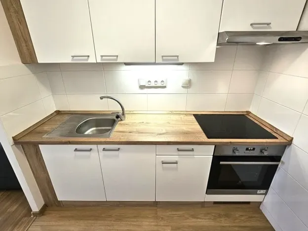 Pronájem bytu 1+kk, Praha, Běchorská, 33 m2