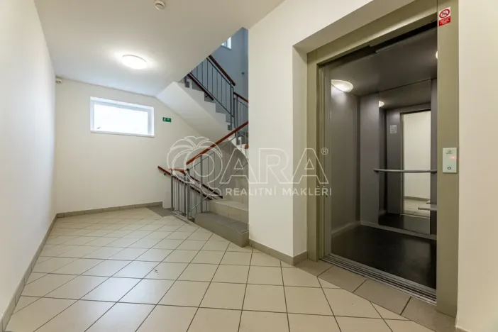 Pronájem bytu 2+kk, Praha - Zličín, Tvrdonická, 58 m2
