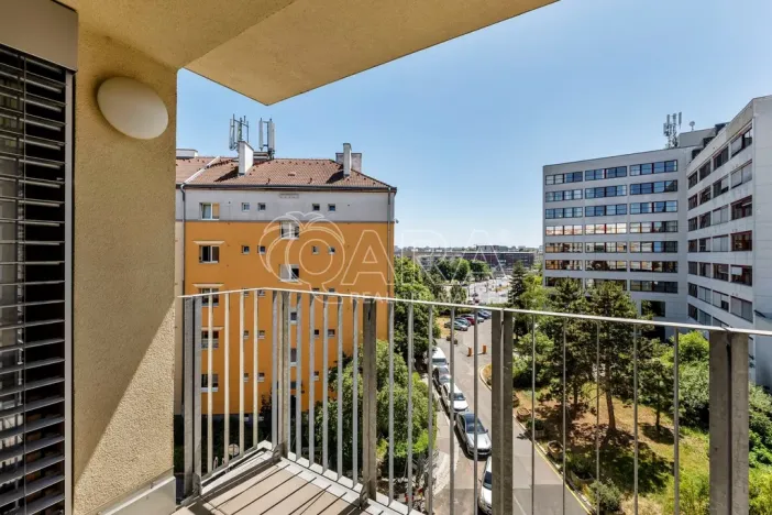 Pronájem bytu 3+kk, Praha - Vršovice, U Roháčových kasáren, 71 m2