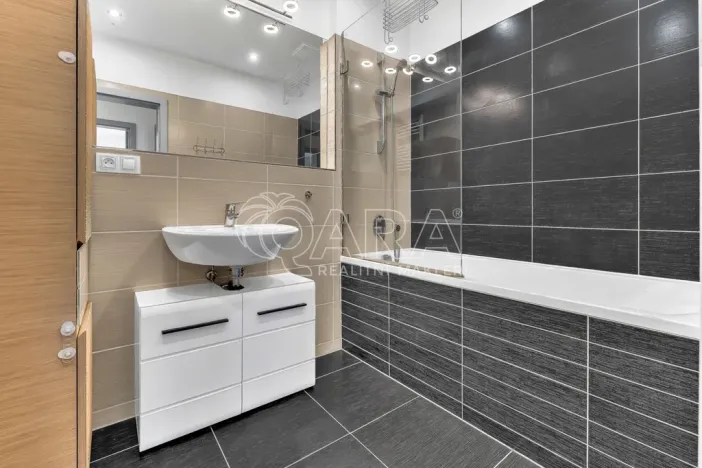 Pronájem bytu 3+kk, Praha - Vršovice, U Roháčových kasáren, 71 m2