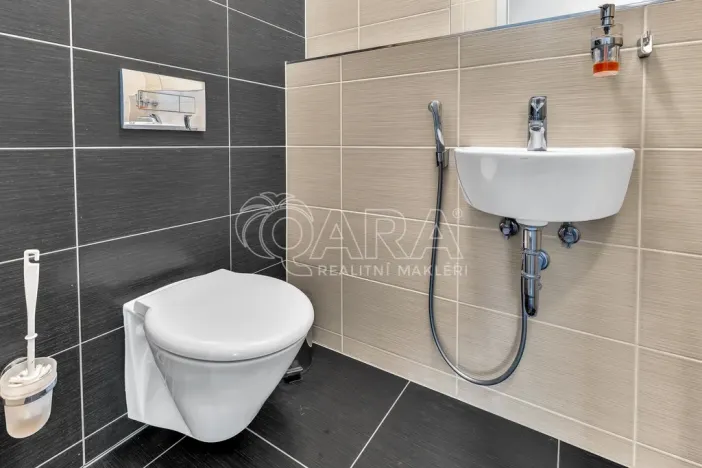 Pronájem bytu 3+kk, Praha - Vršovice, U Roháčových kasáren, 71 m2