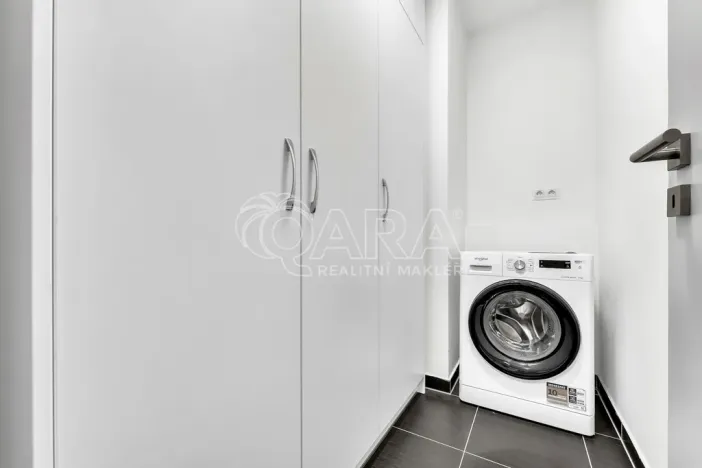 Pronájem bytu 3+kk, Praha - Vršovice, U Roháčových kasáren, 71 m2