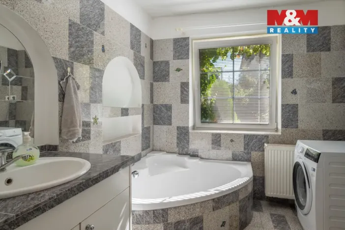 Prodej chalupy, Hajany, 285 m2