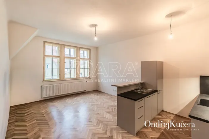 Pronájem bytu 2+kk, Praha - Staré Město, Kaprova, 62 m2
