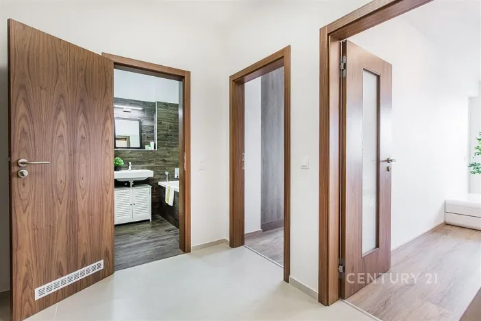 Pronájem bytu 2+kk, Praha, Saarinenova, 51 m2