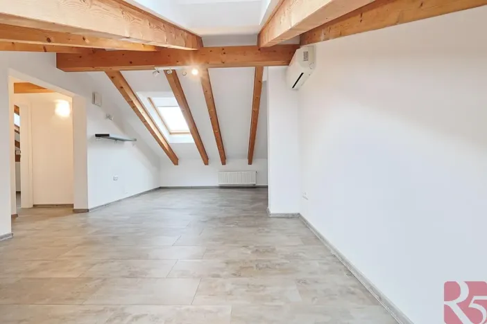 Pronájem bytu 4+1, Praha - Žižkov, Na Jarově, 122 m2