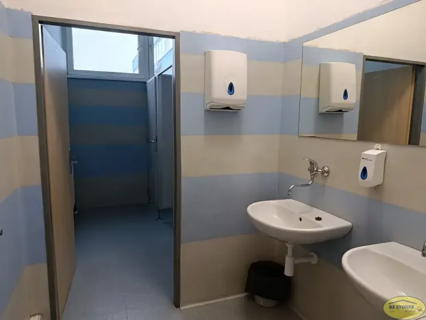 Pronájem kanceláře, Chropyně, 600 m2