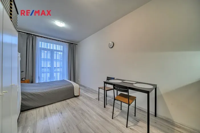 Pronájem bytu 1+kk, Milovice, Slepá, 25 m2