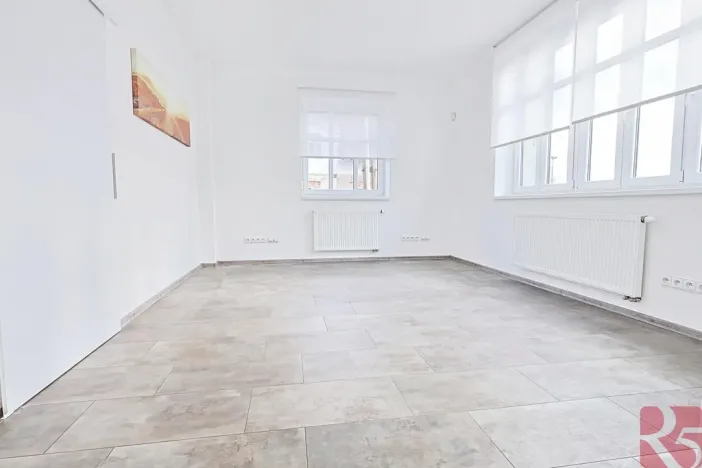 Pronájem bytu 3+kk, Praha - Žižkov, Na Jarově, 63 m2