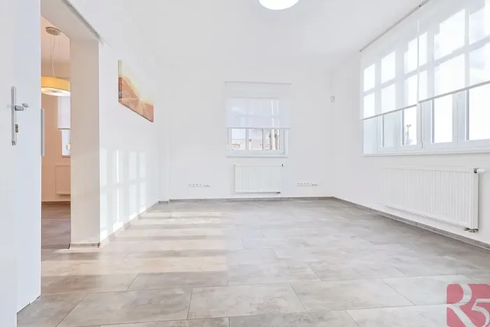 Pronájem bytu 3+kk, Praha - Žižkov, Na Jarově, 63 m2