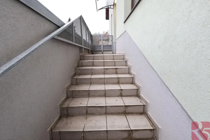 Pronájem bytu 3+kk, Praha - Žižkov, Na Jarově, 63 m2