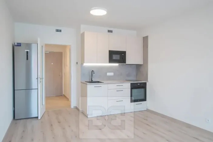 Pronájem bytu 1+kk, Praha - Hloubětín, Poděbradská, 32 m2
