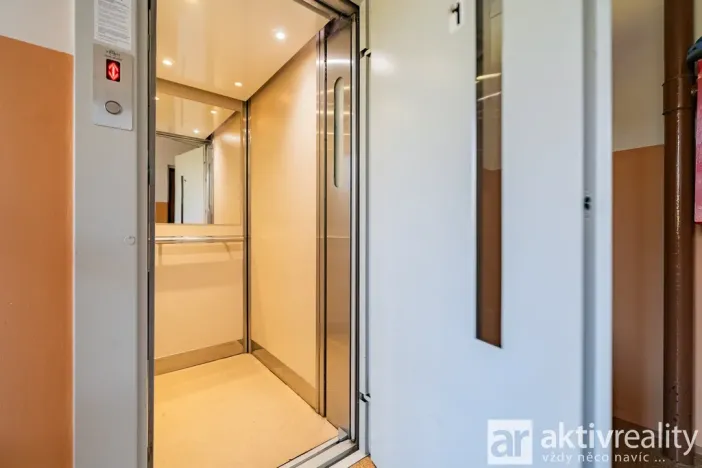 Prodej bytu 2+kk, Neratovice, Na Výsluní, 40 m2