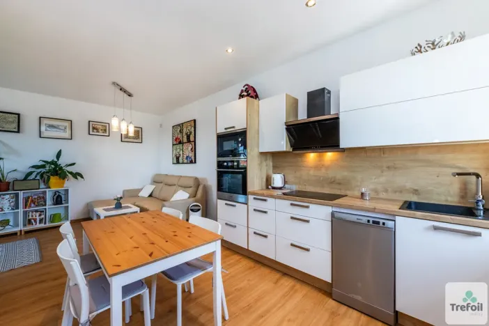 Prodej bytu 3+kk, Šestajovice, Komenského, 77 m2