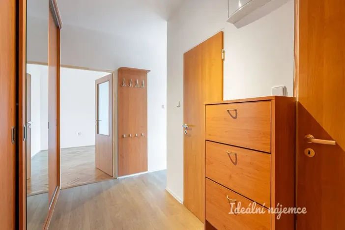 Pronájem bytu 2+1, Praha - Břevnov, Na Petřinách, 58 m2