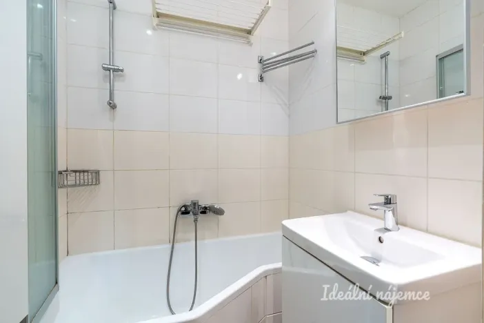 Pronájem bytu 2+1, Praha - Břevnov, Na Petřinách, 58 m2