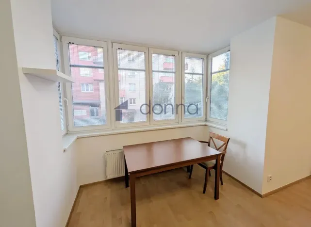 Pronájem bytu 1+kk, Praha, Mikanova, 40 m2