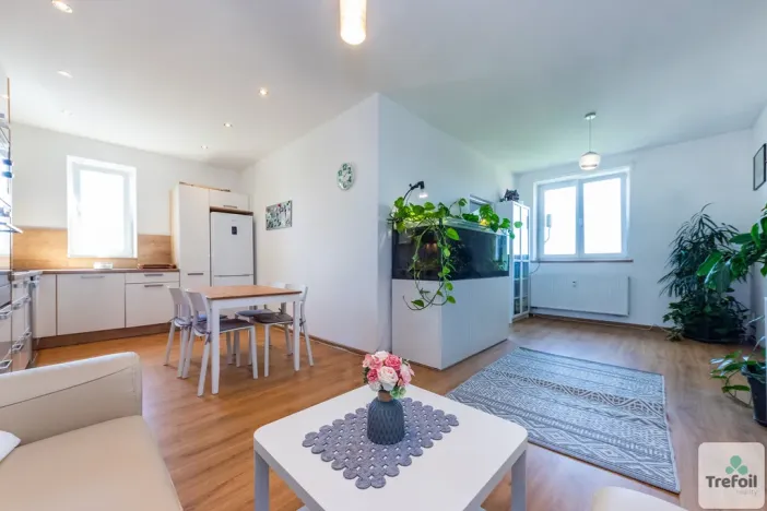 Prodej bytu 3+kk, Šestajovice, Komenského, 77 m2