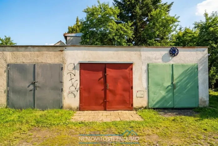 Prodej garáže, Znojmo, Kuchařovická, 19 m2