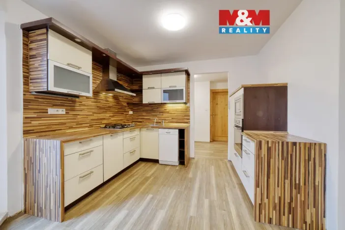 Prodej bytu 4+1, Cheb, Májová, 110 m2