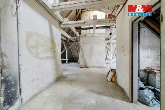 Prodej bytu 4+1, Cheb, Májová, 110 m2