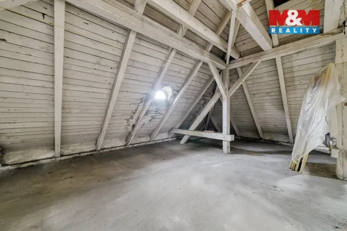 Prodej bytu 4+1, Cheb, Májová, 199 m2