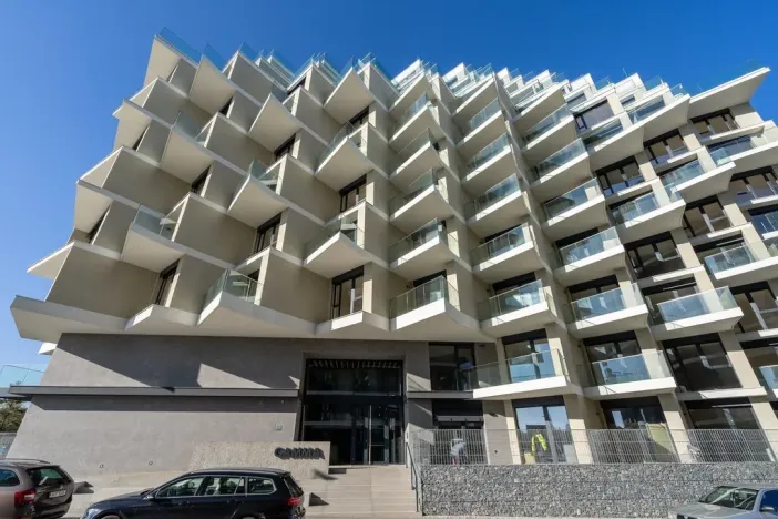 Pronájem garážového stání, Praha - Strašnice, Ramonova, 64 m2